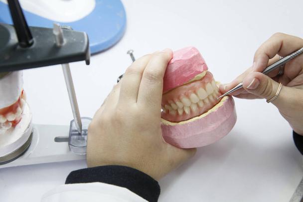 How To Choose The Right Dentures For Your Needs In Perth